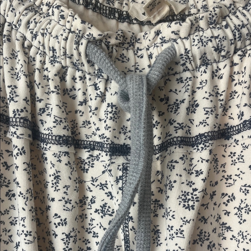 POL Oversized Floral Knit Pants | BNWT | Medium  Floral and Gray Patchwork Pants - Picture 5 of 5